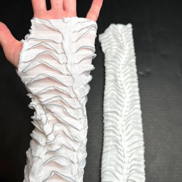 White Mummy Arm Warmers Womens Bandage Textured Ruffle Hand Gloves Ghost Costume - Picture 4 of 6
